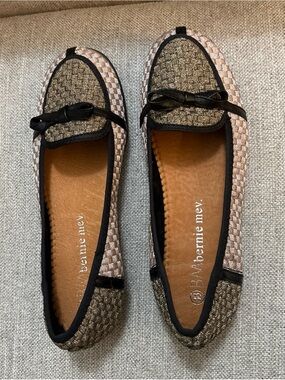 bernie mev. Two-Tone Woven Ballet Flats in Champagne and Black